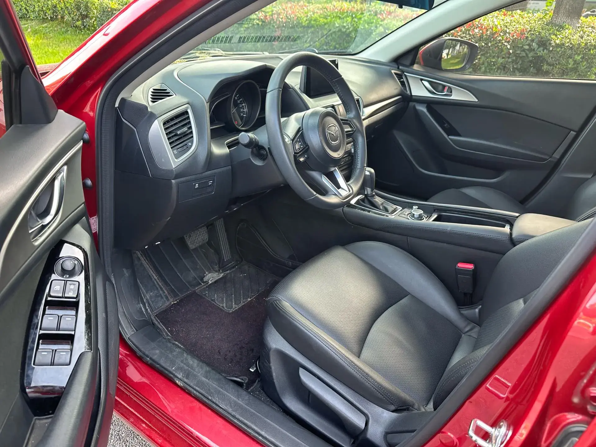 2017 MAZDA 3 thumbnail 4