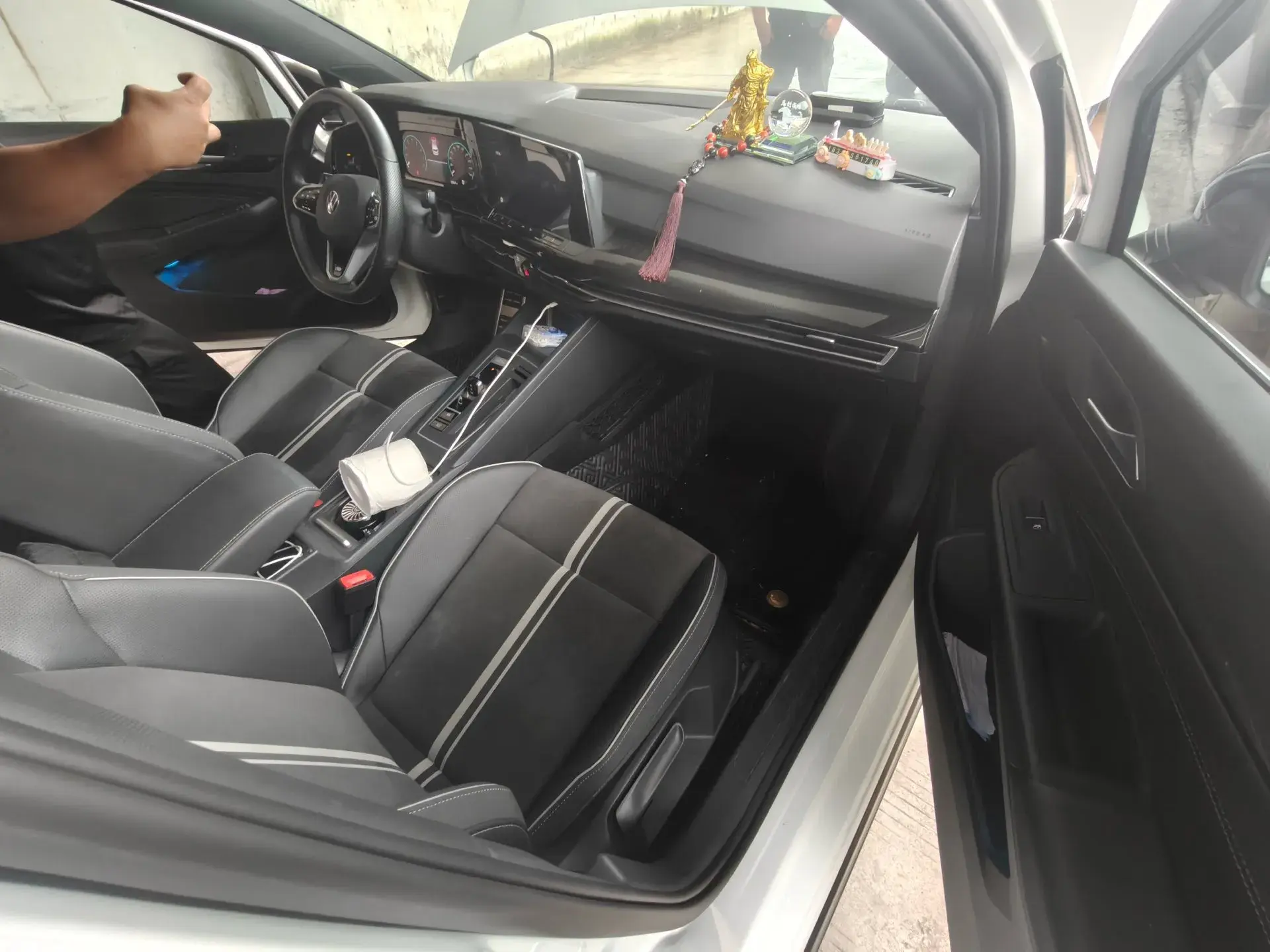 2021 VOLKSWAGEN GOLF thumbnail 4