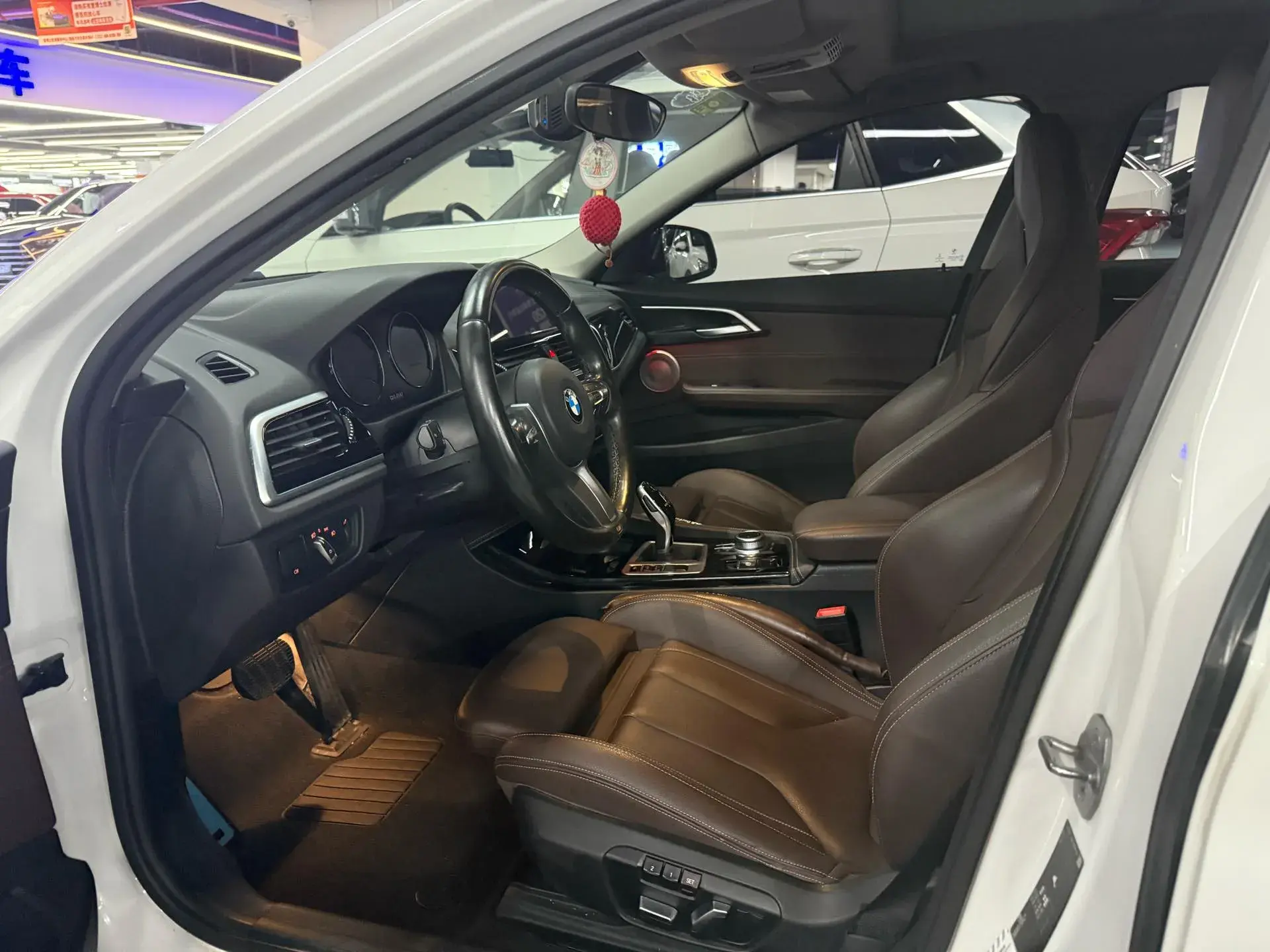 2021 BMW 1 thumbnail 4