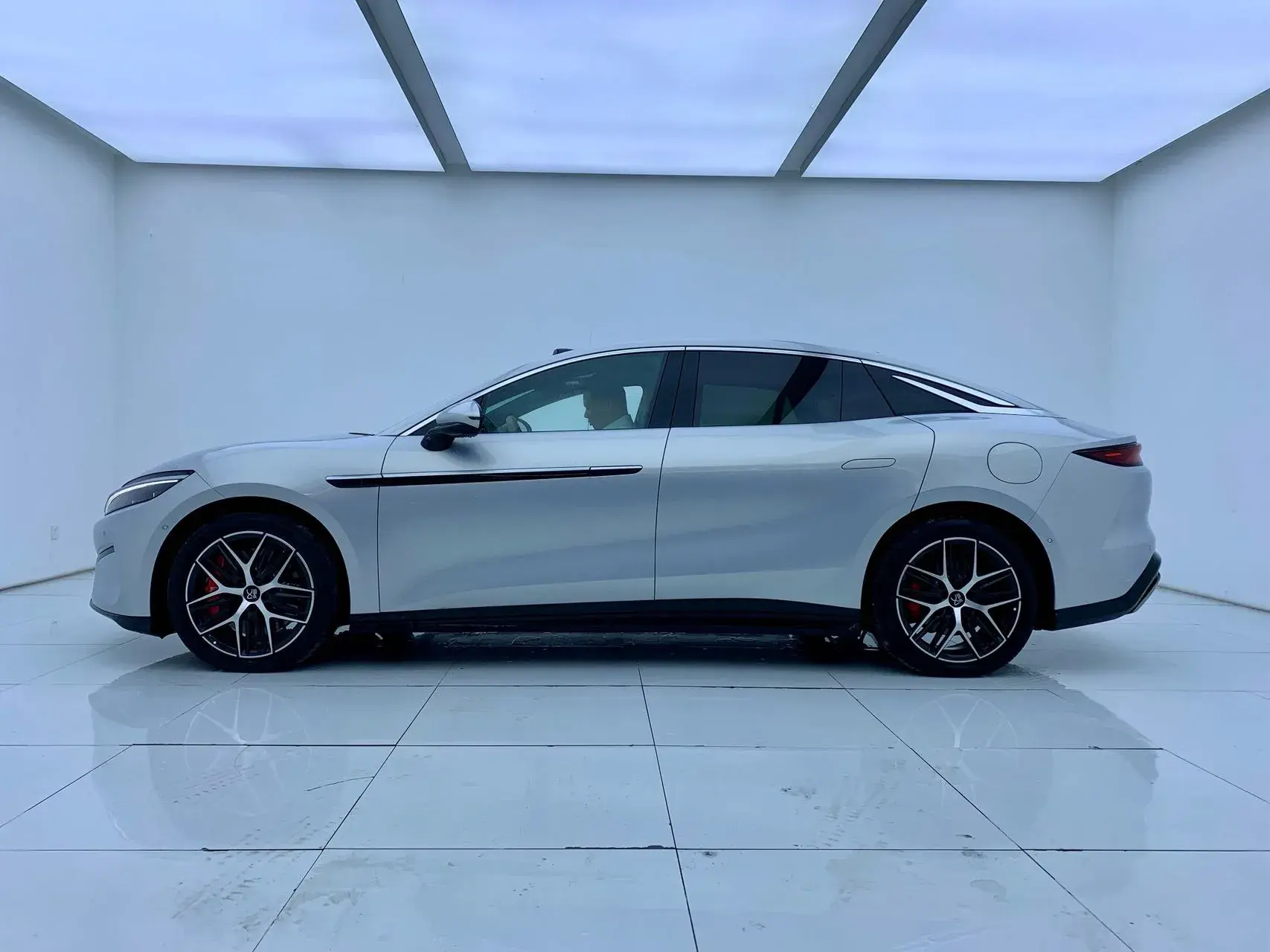 2025 BYD HANL thumbnail 3