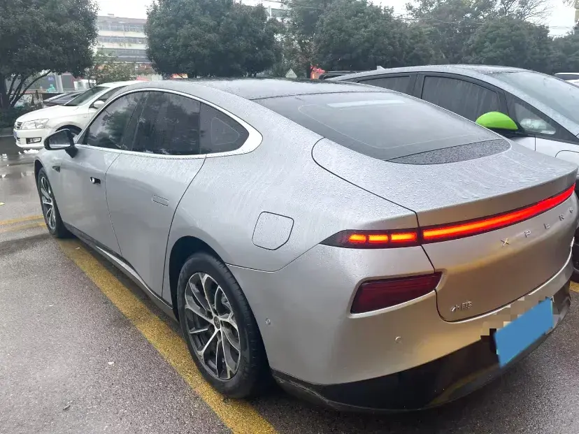 2022 XPENG P7 thumbnail 4