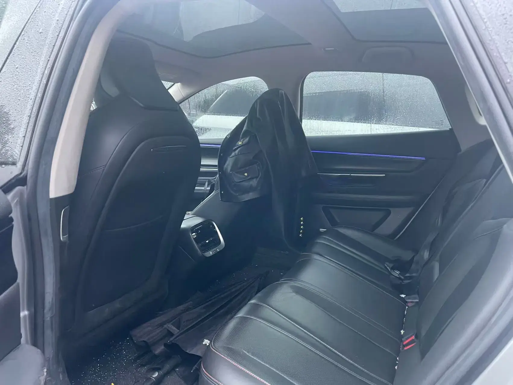 2022 XPENG P7 thumbnail 3