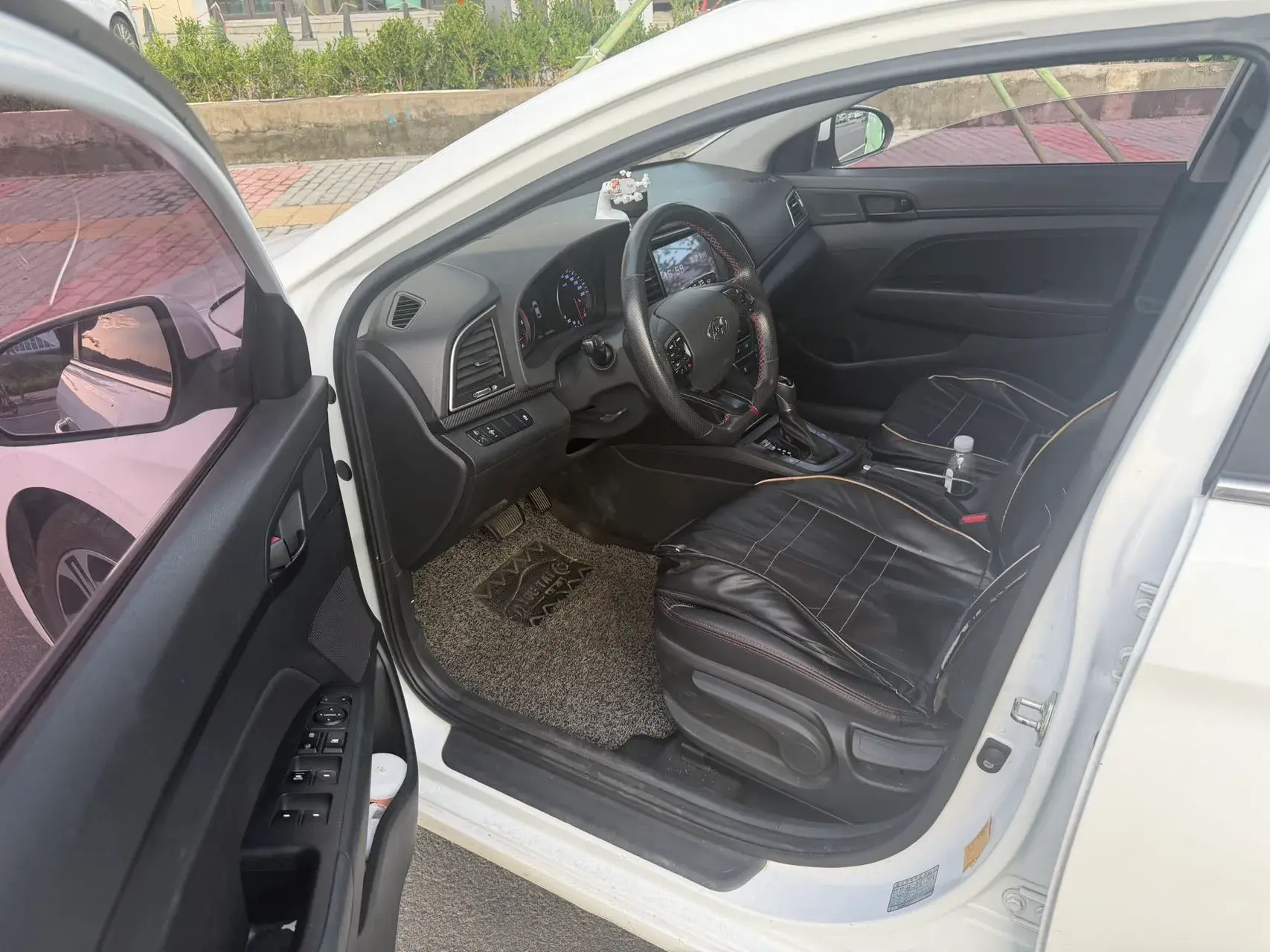 2018 HYUNDAI ELANTRA thumbnail 3