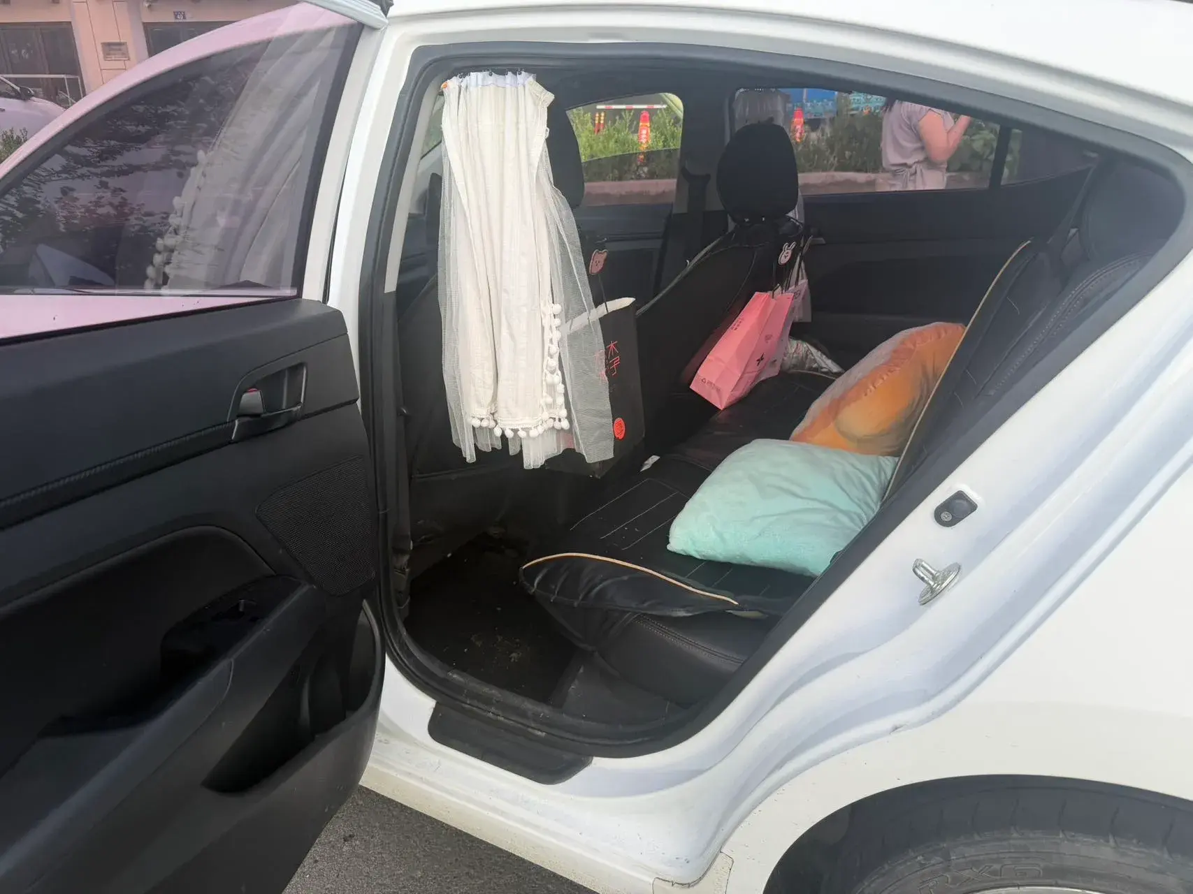 2018 HYUNDAI ELANTRA thumbnail 4