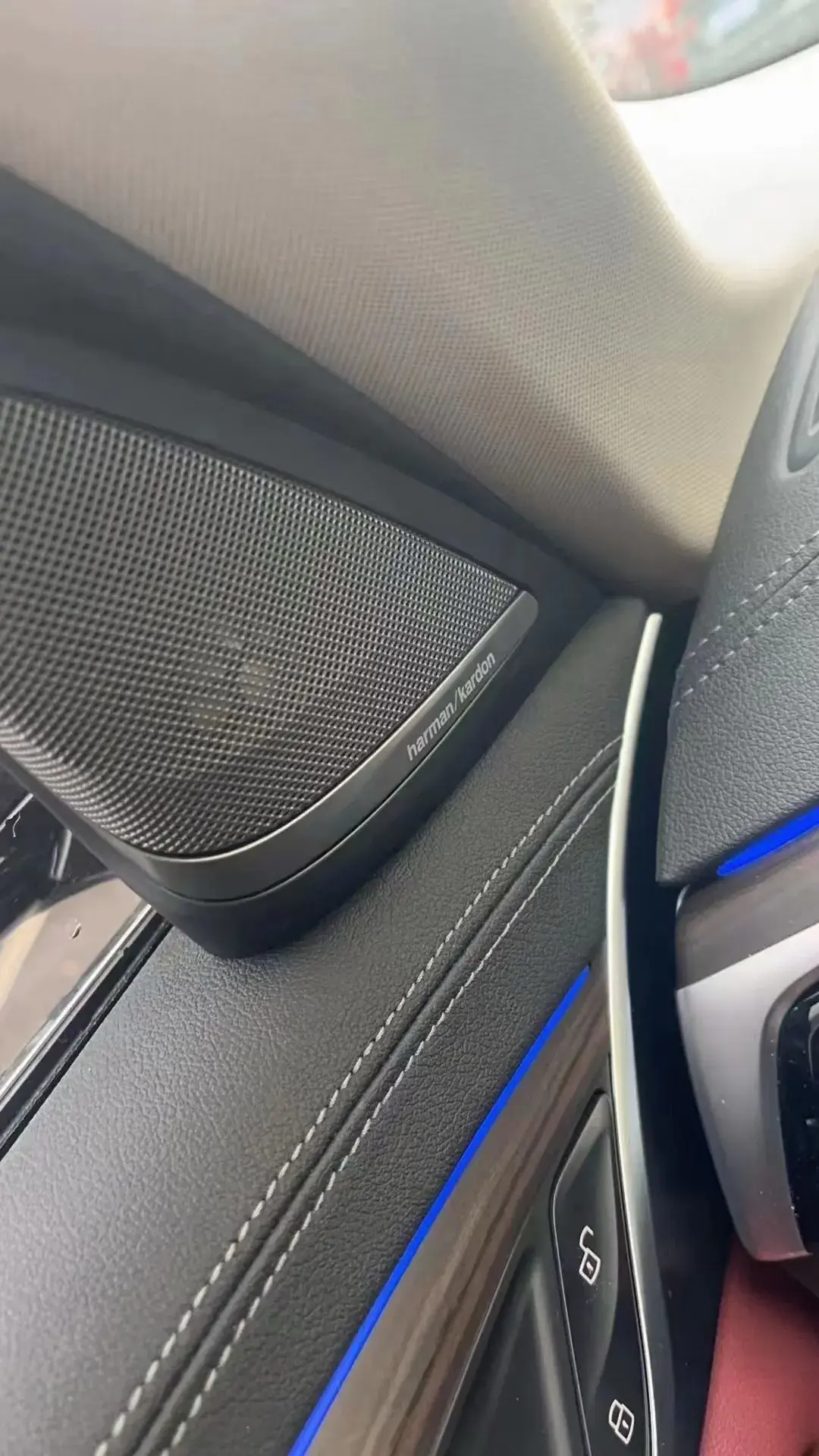 2022 BMW 5 thumbnail 4