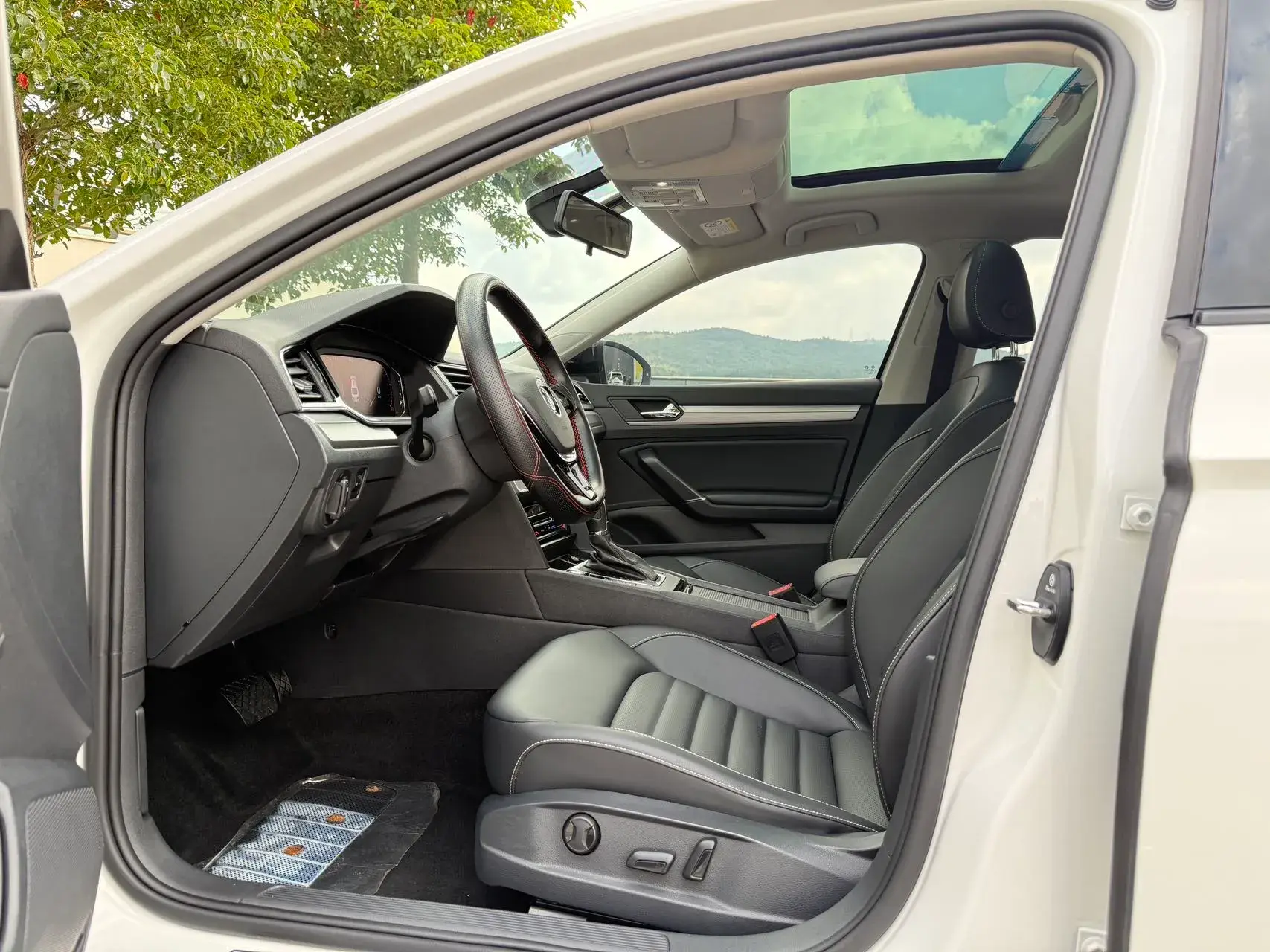 2021 VOLKSWAGEN LAMANDO thumbnail 4