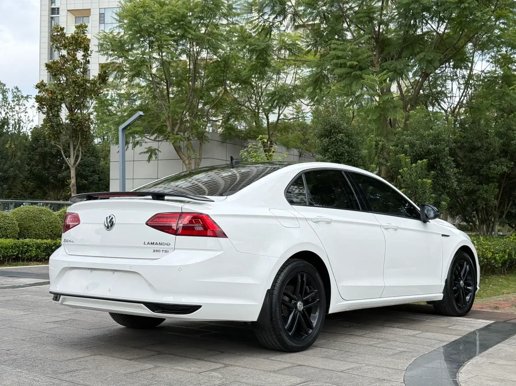 2021 VOLKSWAGEN LAMANDO thumbnail 3