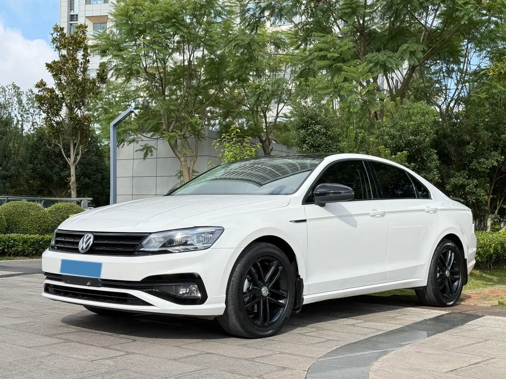 2021 VOLKSWAGEN LAMANDO view 1