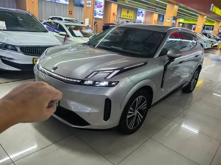 2025 LYNK&CO 08 view 1