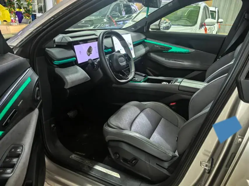 2025 LYNK&CO 08 thumbnail 3