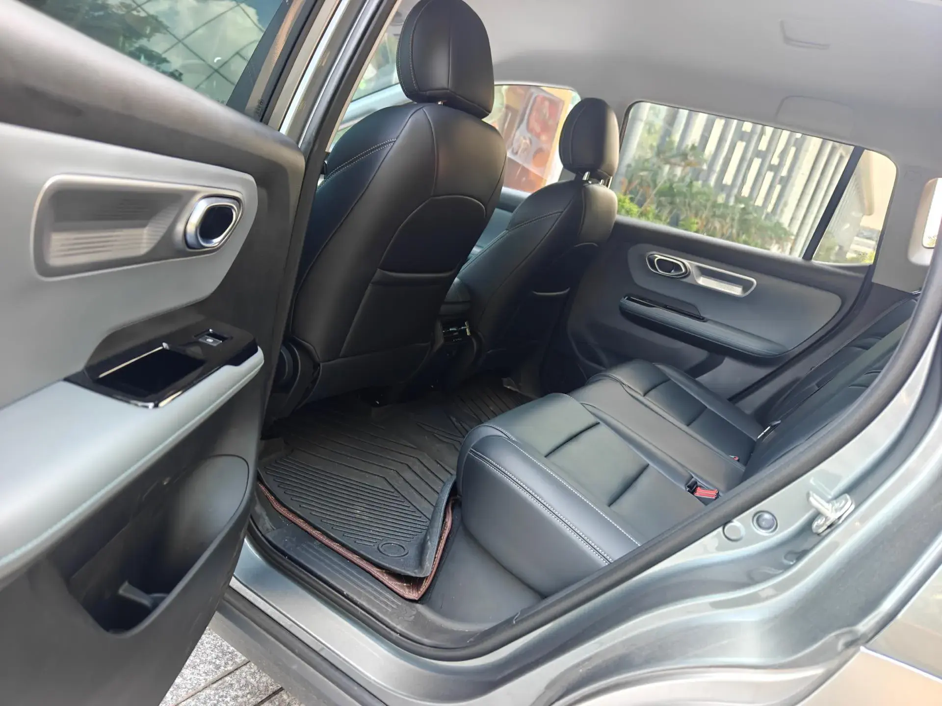 2023 AION Y thumbnail 4