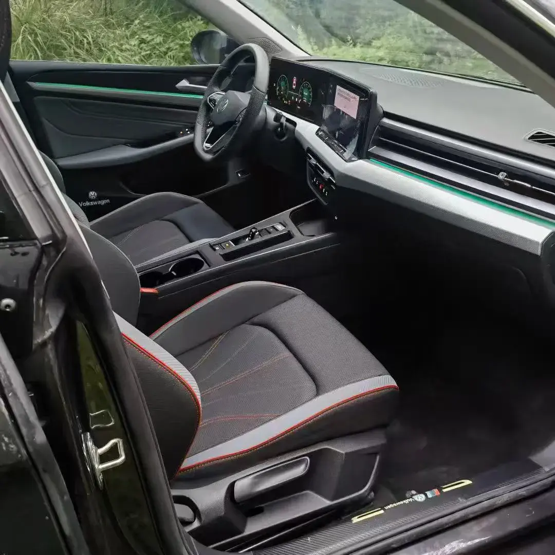 2024 VOLKSWAGEN LAMANDO thumbnail 4