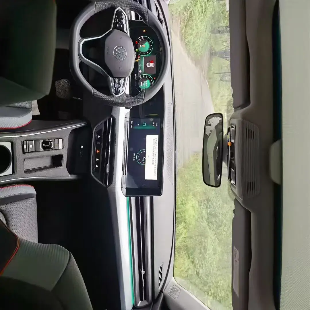 2024 VOLKSWAGEN LAMANDO thumbnail 3