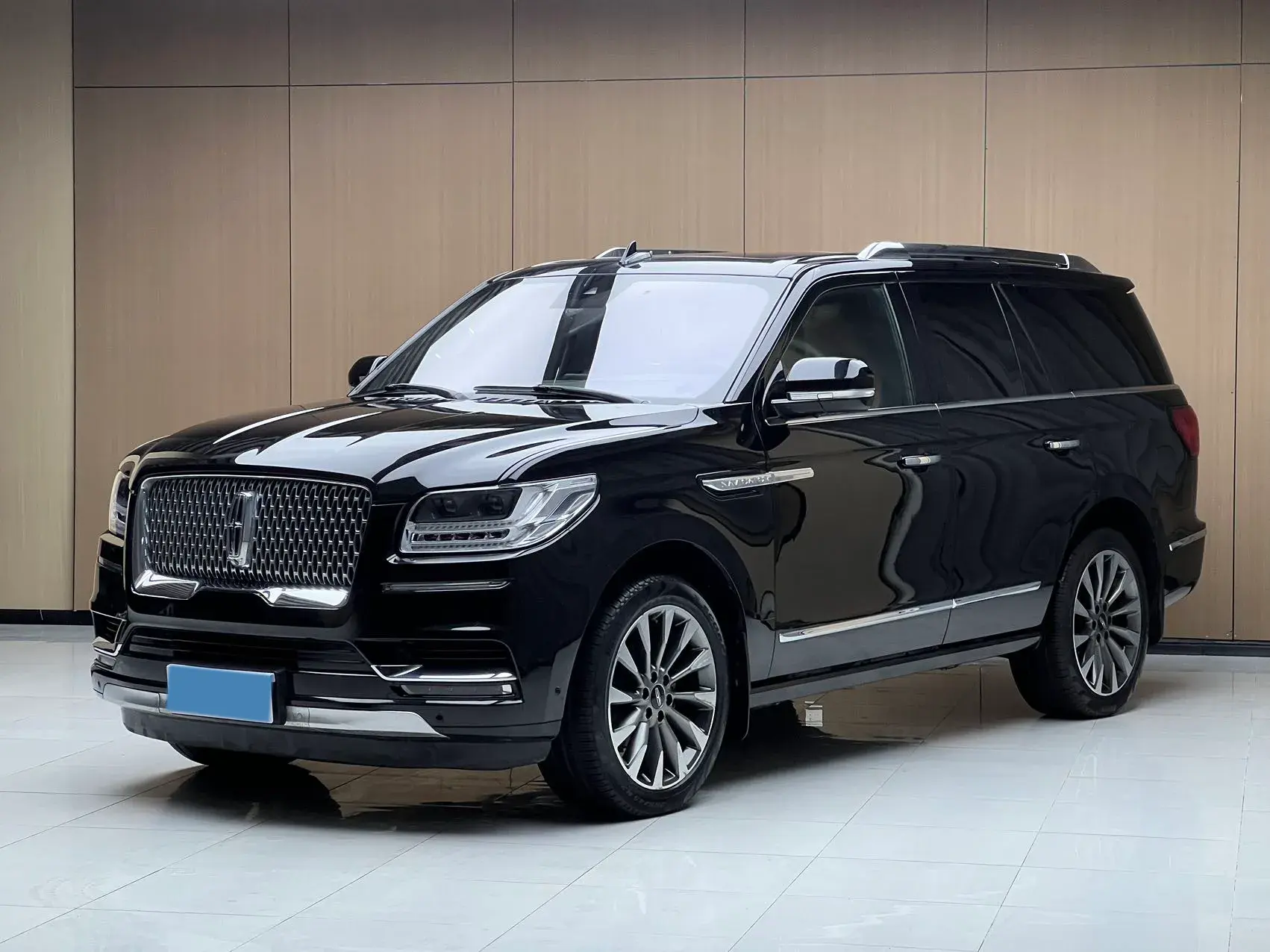 2019 LINCOLN NAVIGATOR view 1