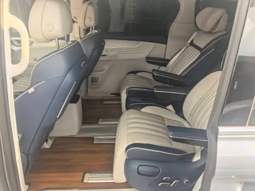 2021 ROEWE IMAX8 thumbnail 2