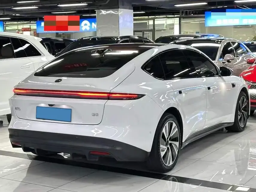 2024 NIO ET5 thumbnail 3