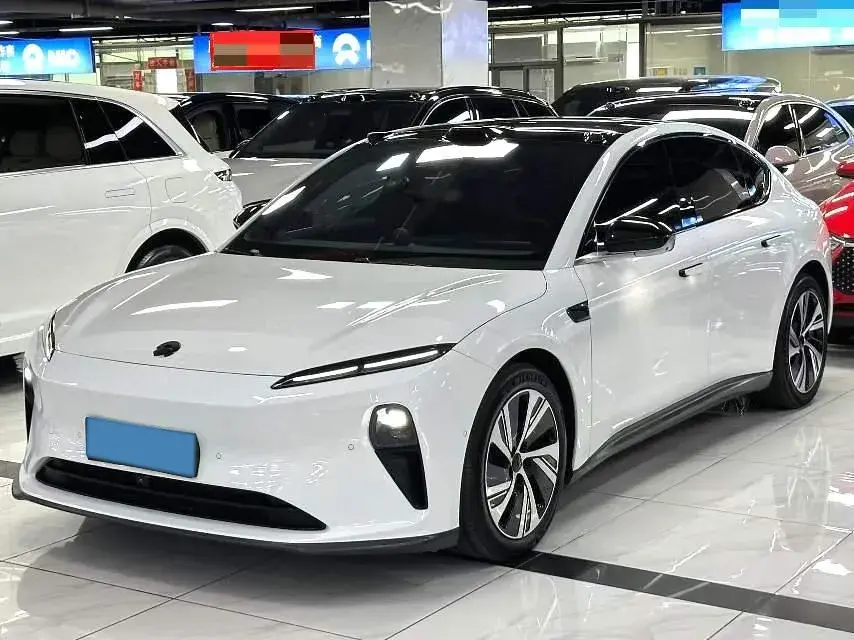 2024 NIO ET5 view 1