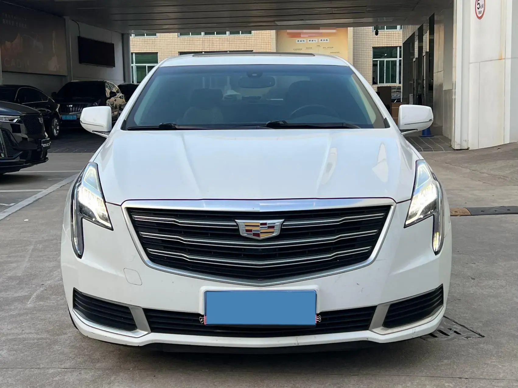2018 CADILLAC XTS thumbnail 2