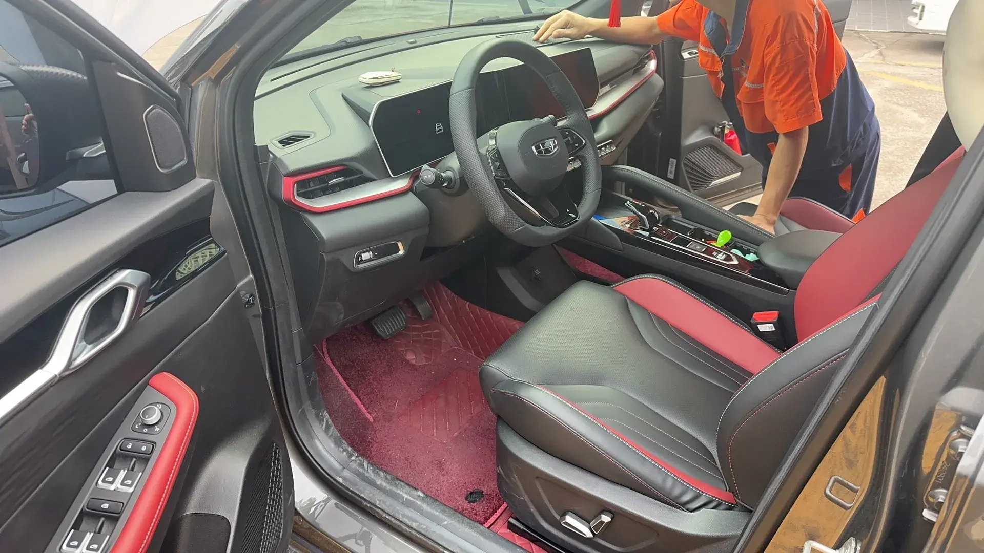 2023 GEELY COOLRAY thumbnail 2