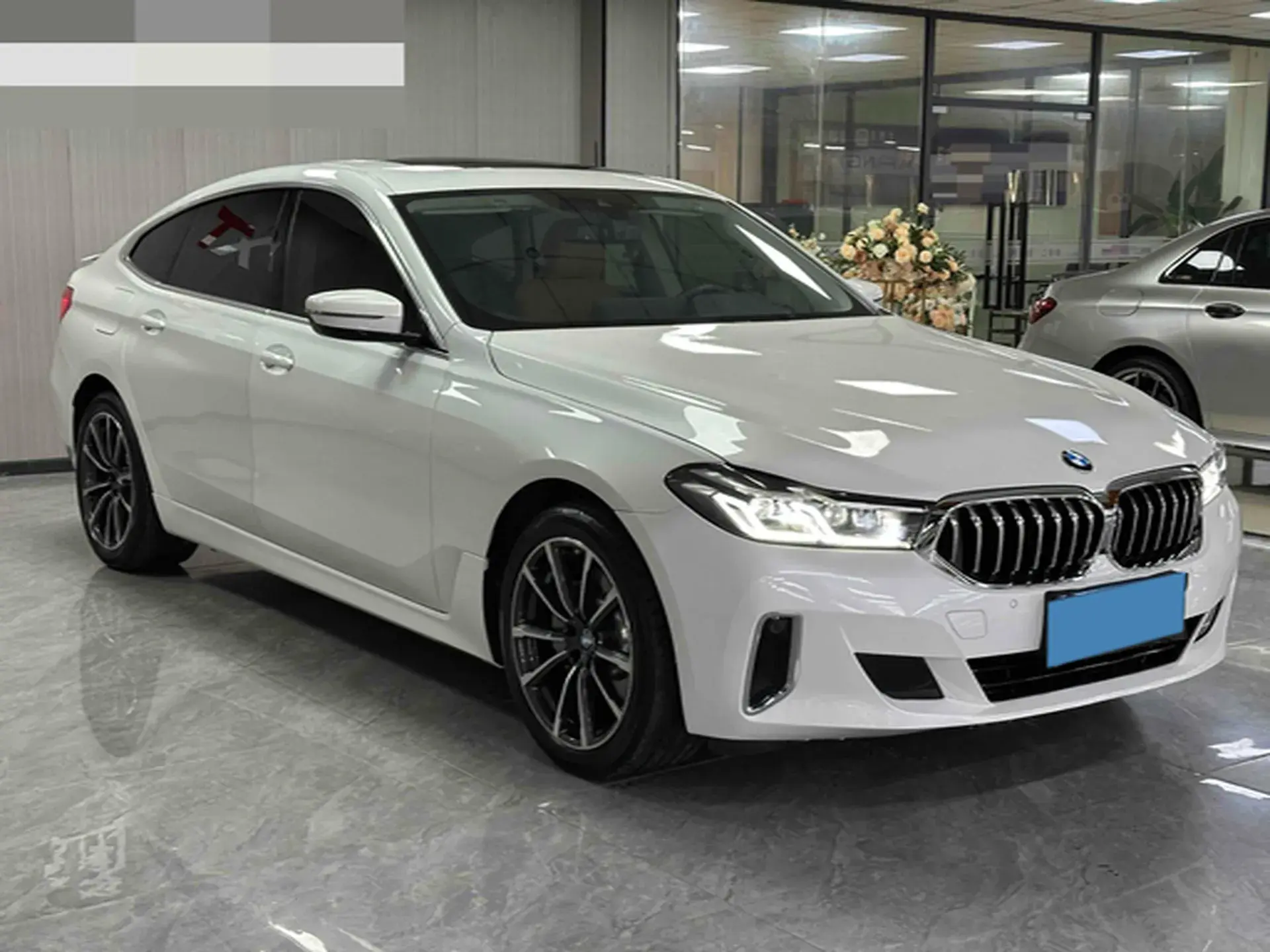 2022 BMW 6 thumbnail 2