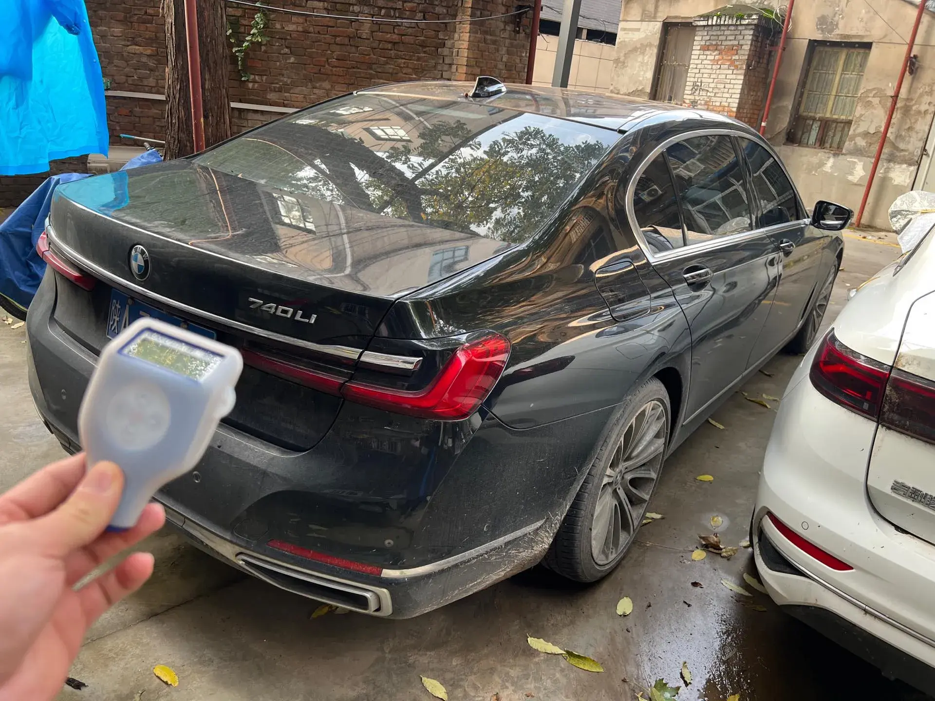 2021 BMW 7 thumbnail 3