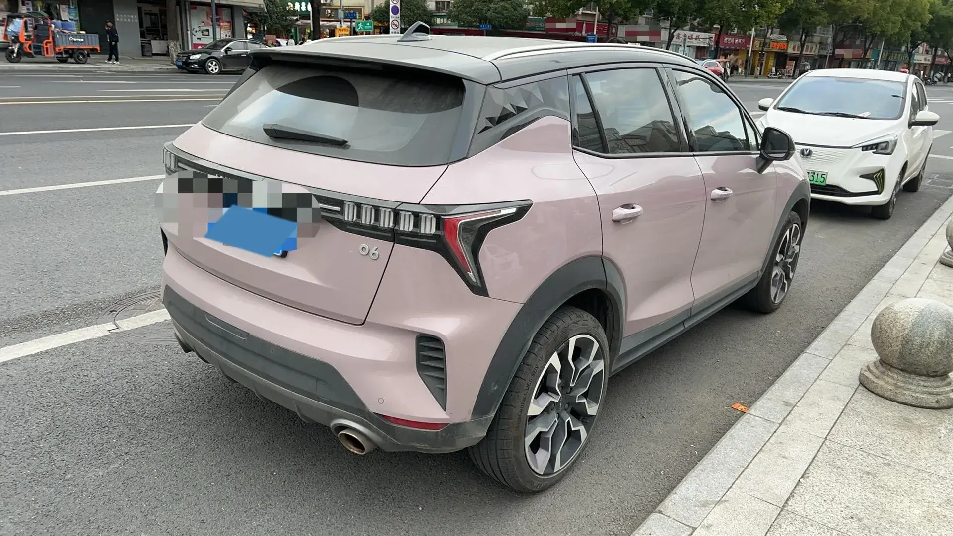 2022 LYNK&CO 06 thumbnail 4