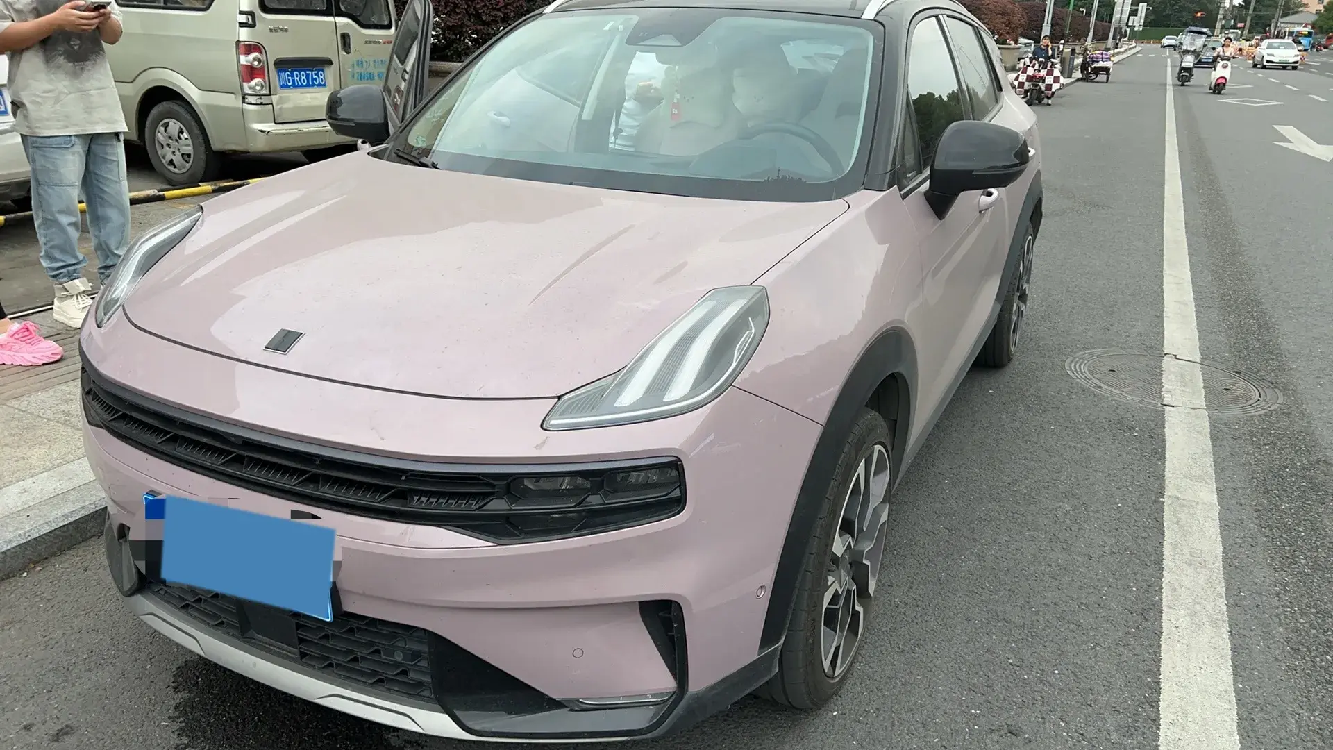 2022 LYNK&CO 06 view 1