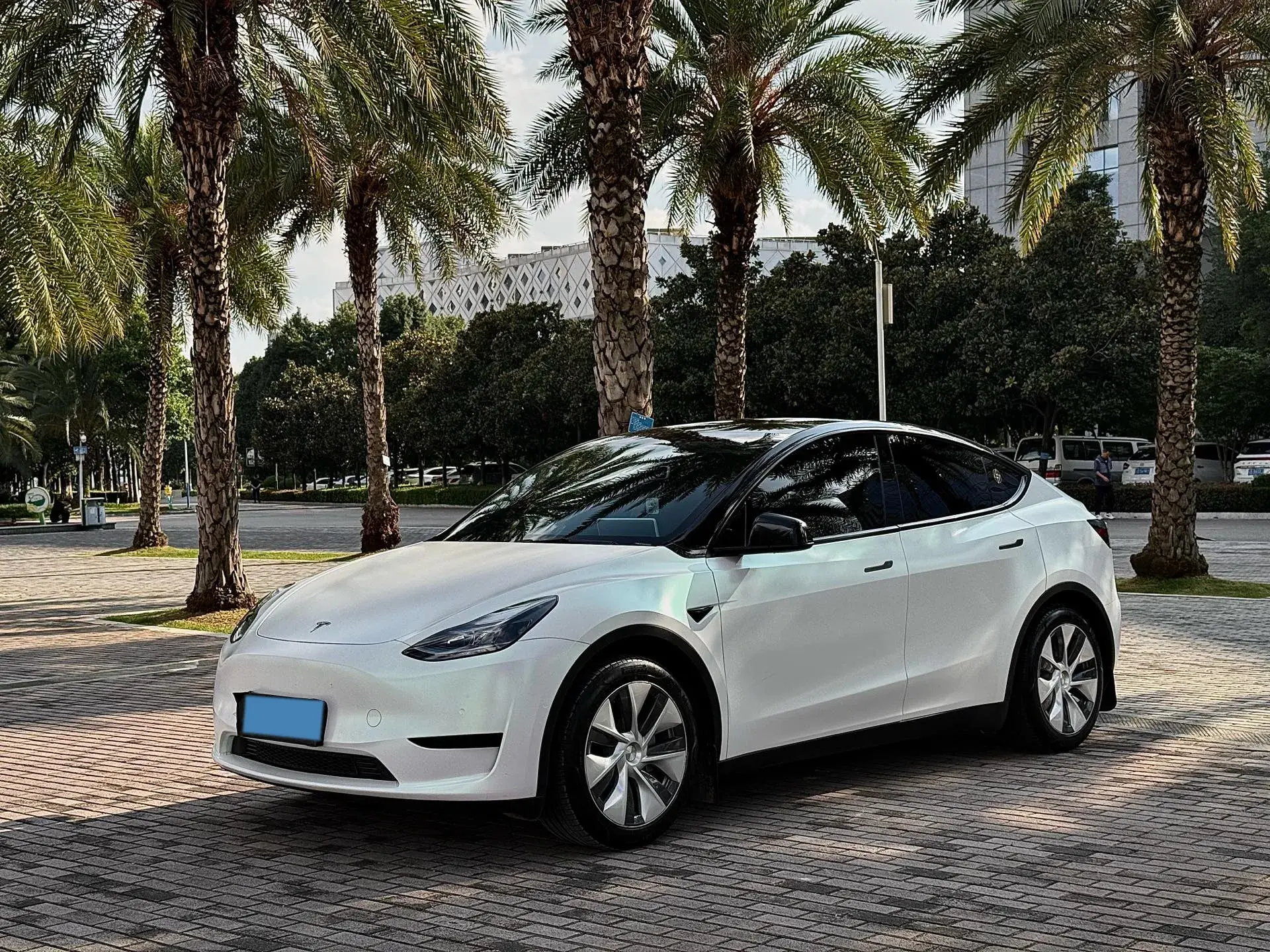 2022 TESLA MODEL view 1