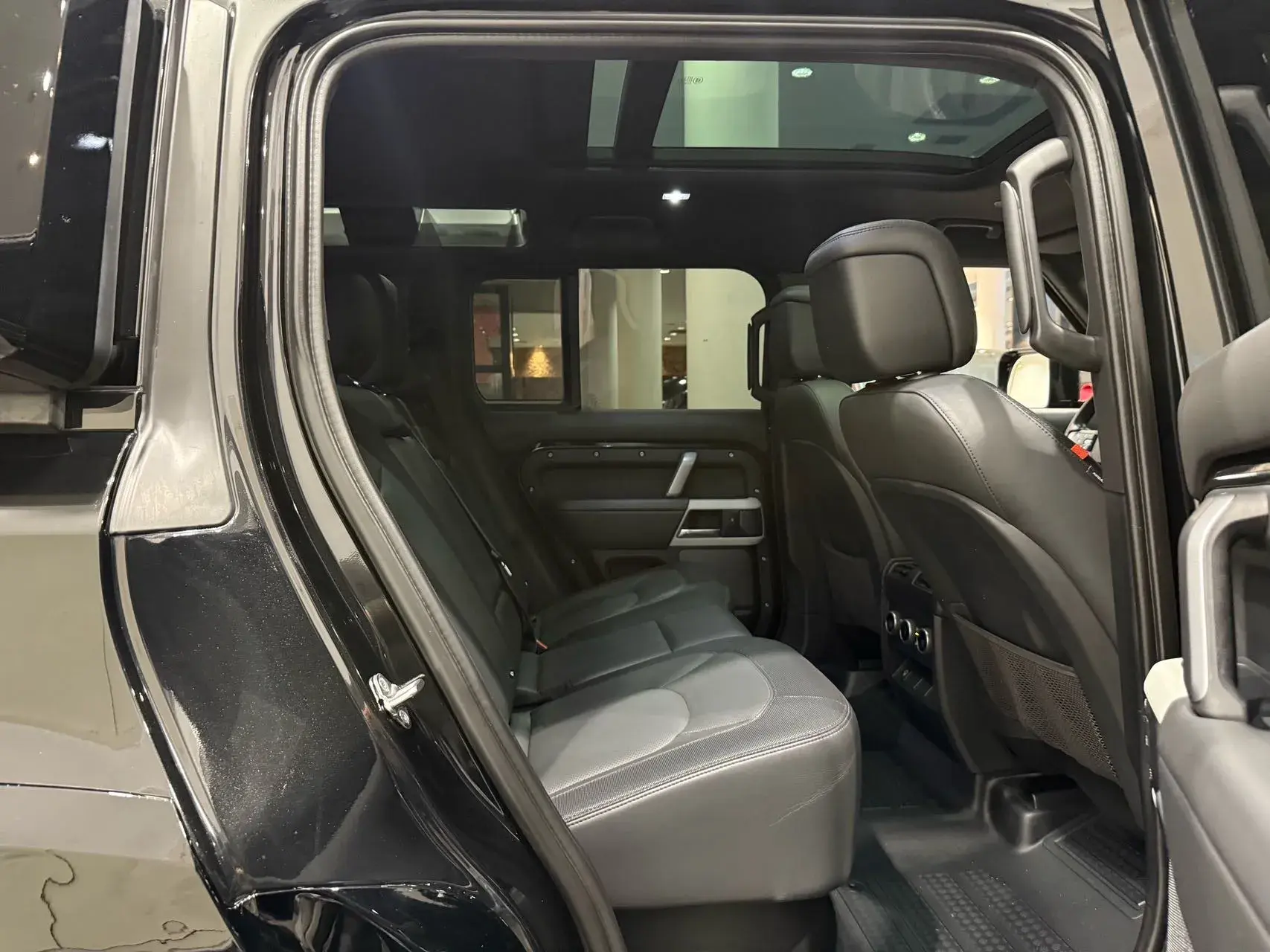 2023 LAND ROVER thumbnail 4