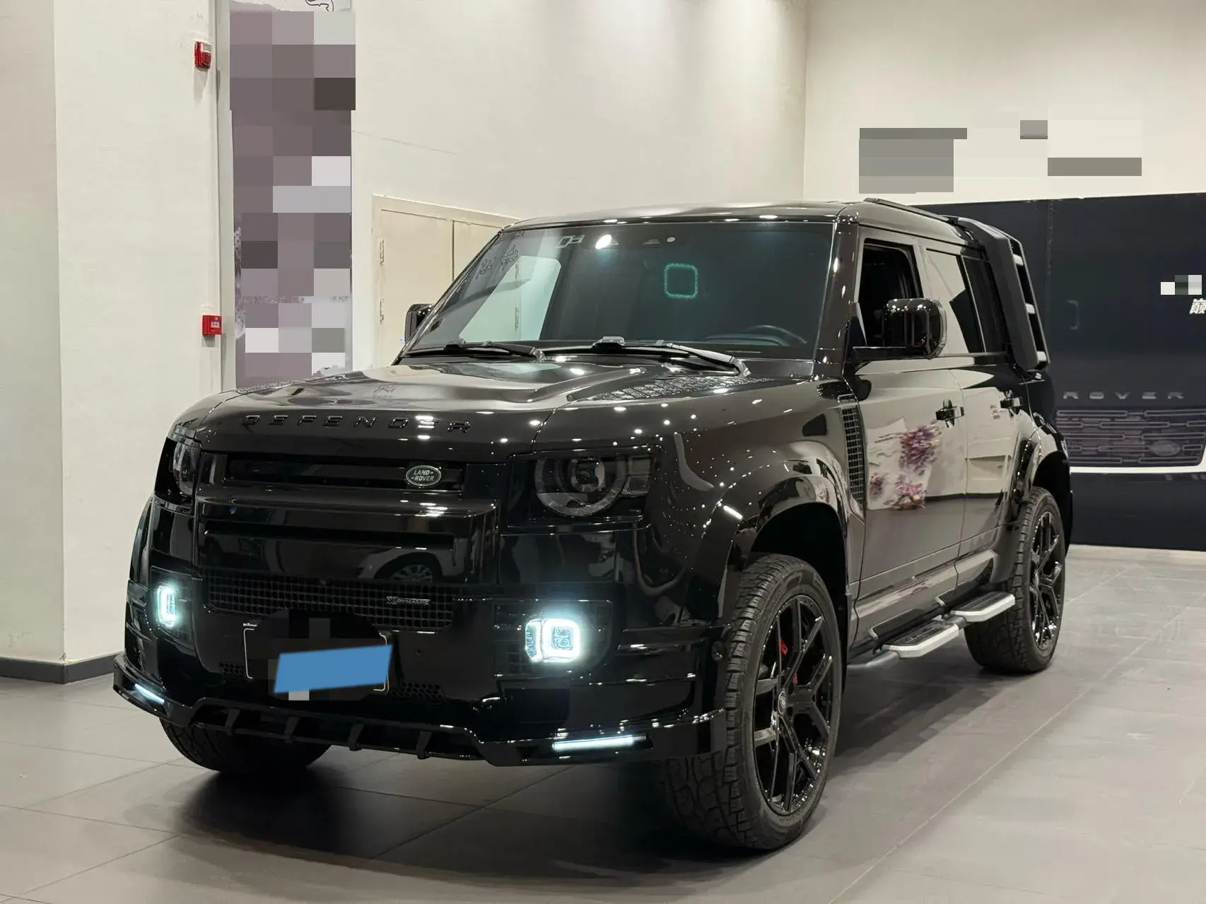 2023 LAND ROVER view 1