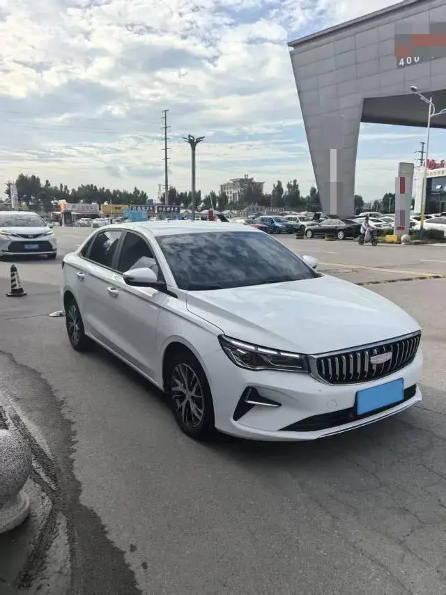 2025 GEELY EMGRAND thumbnail 3