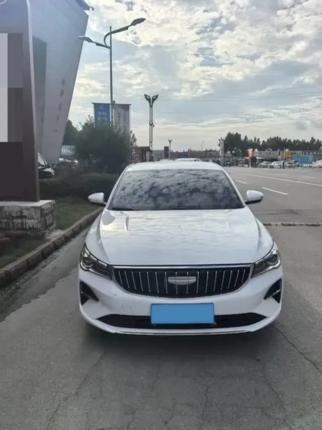 2025 GEELY EMGRAND thumbnail 2