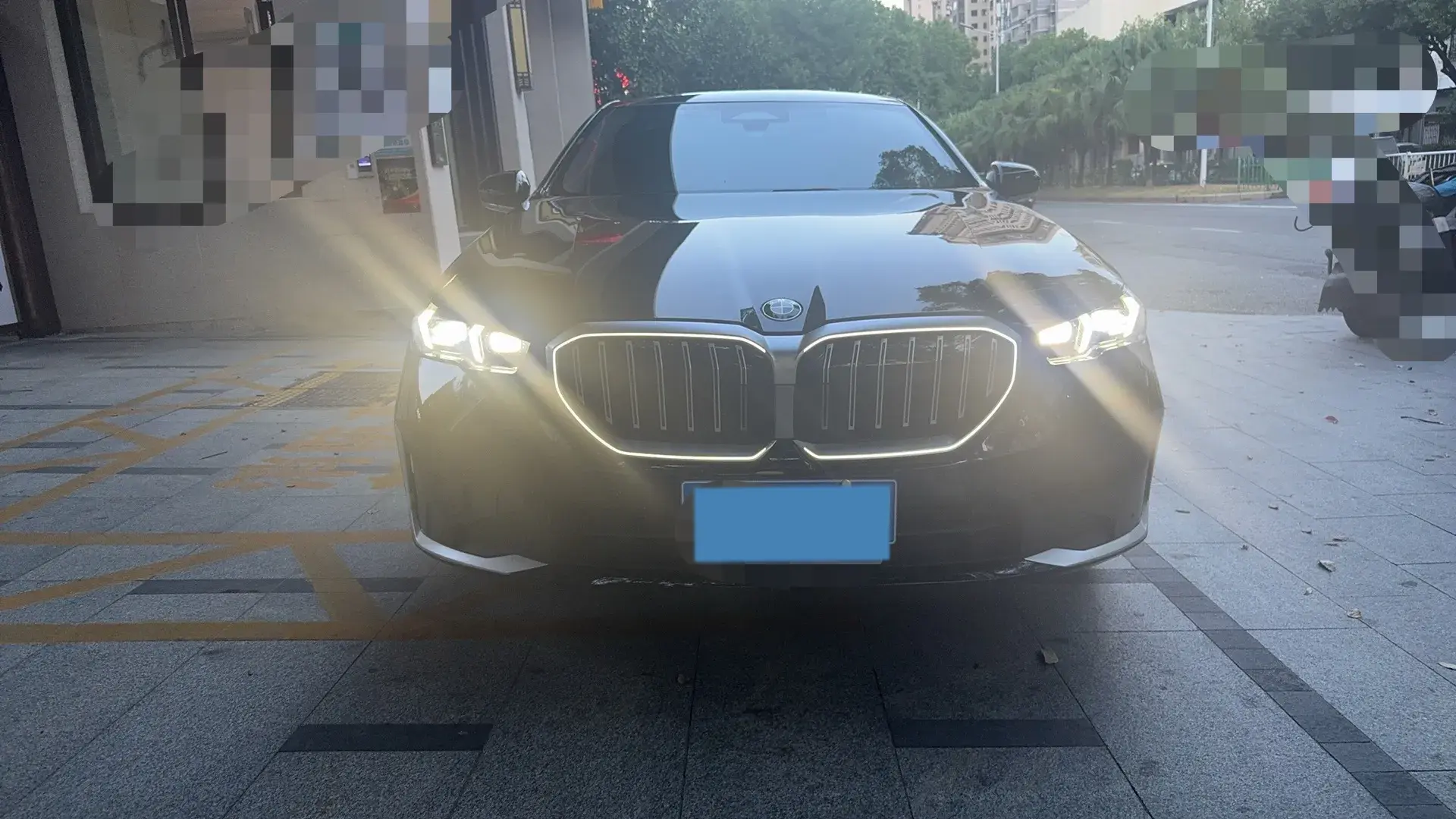 2024 BMW 5 thumbnail 2