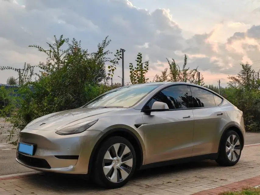 2022 TESLA MODEL view 1