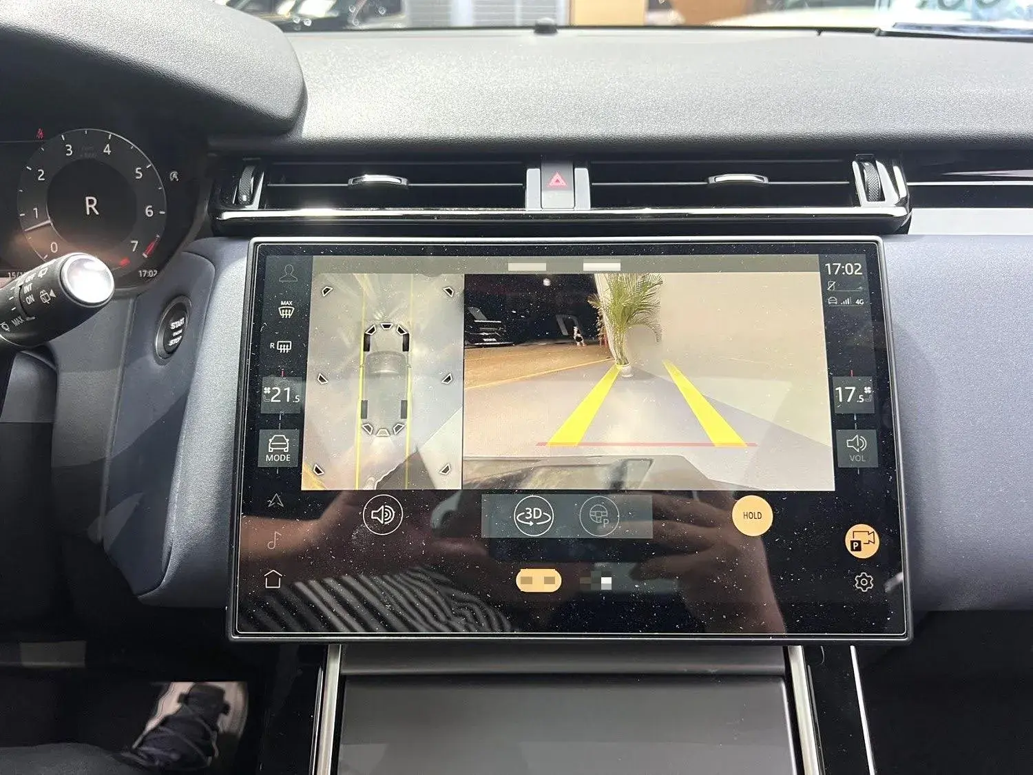 2024 LAND ROVER thumbnail 4