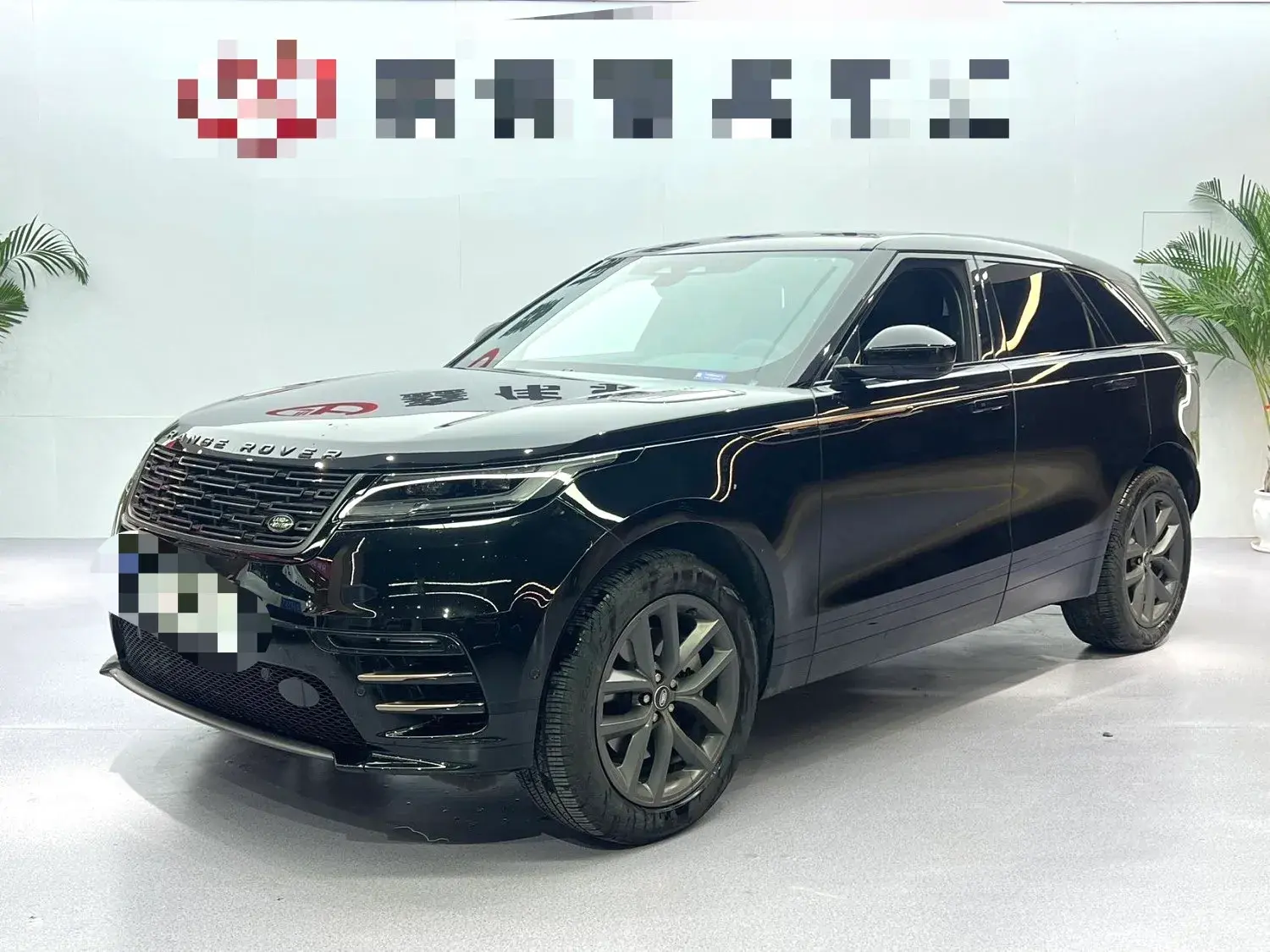 2024 LAND ROVER view 1