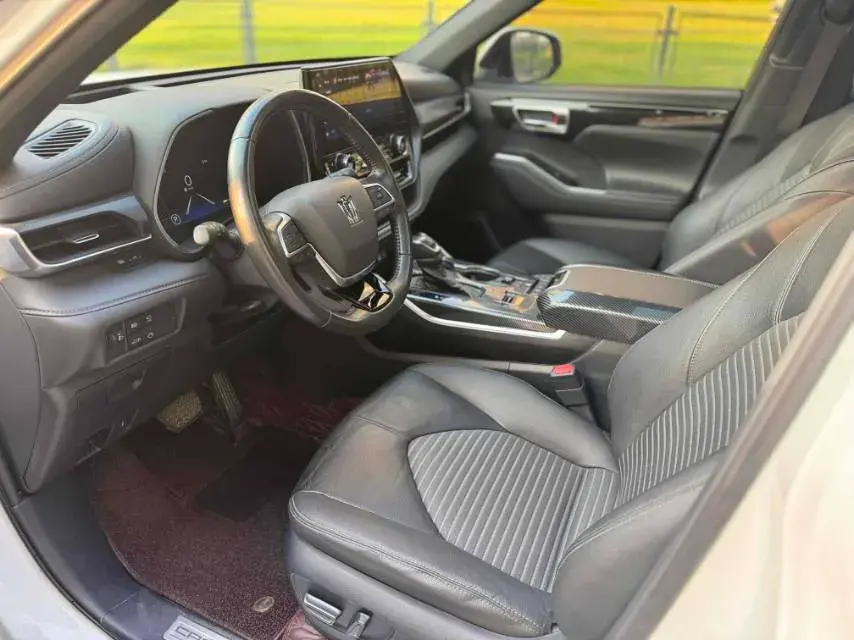 2022 TOYOTA CROWN thumbnail 4