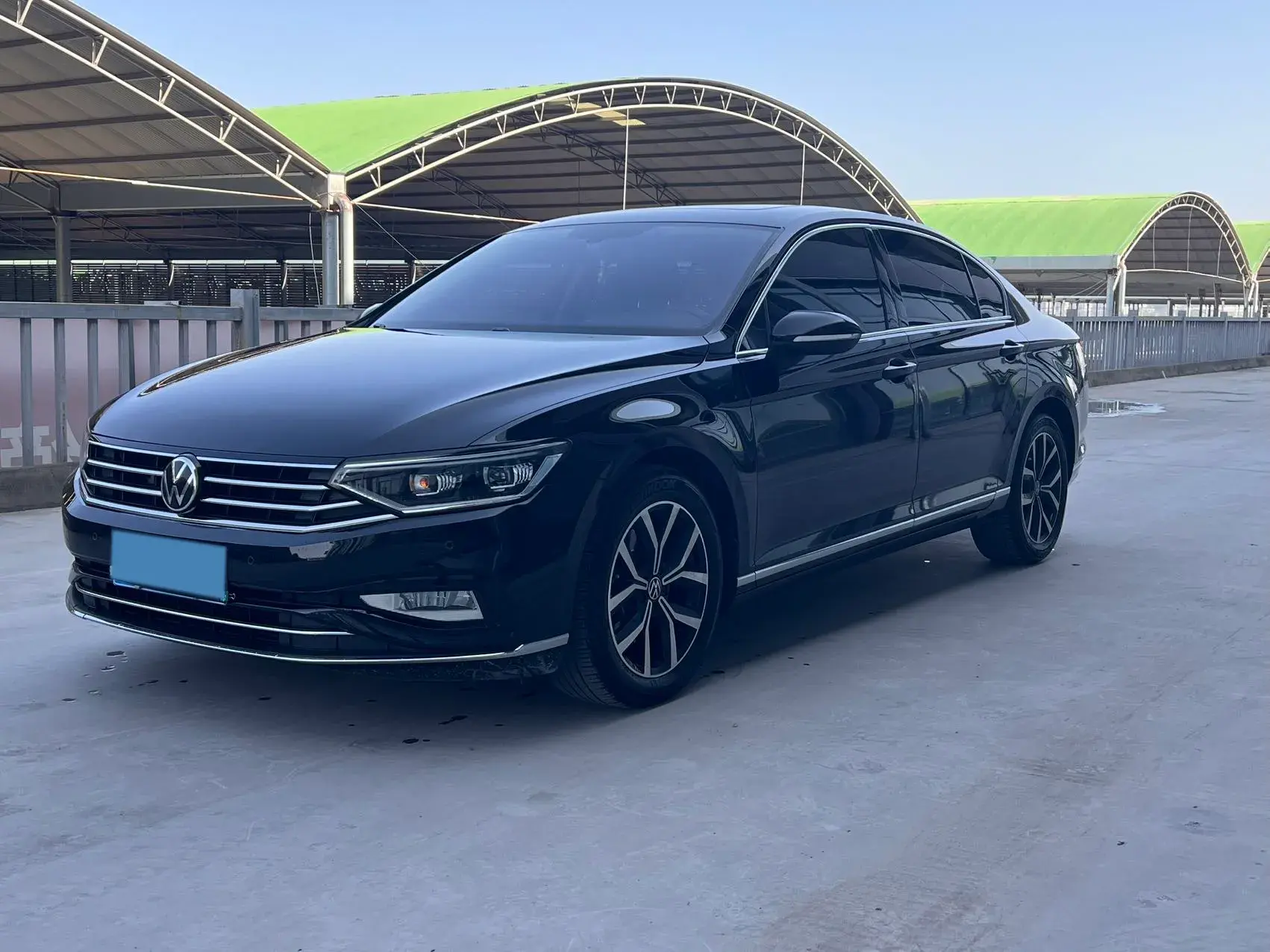 2020 VOLKSWAGEN MAGOTAN view 1