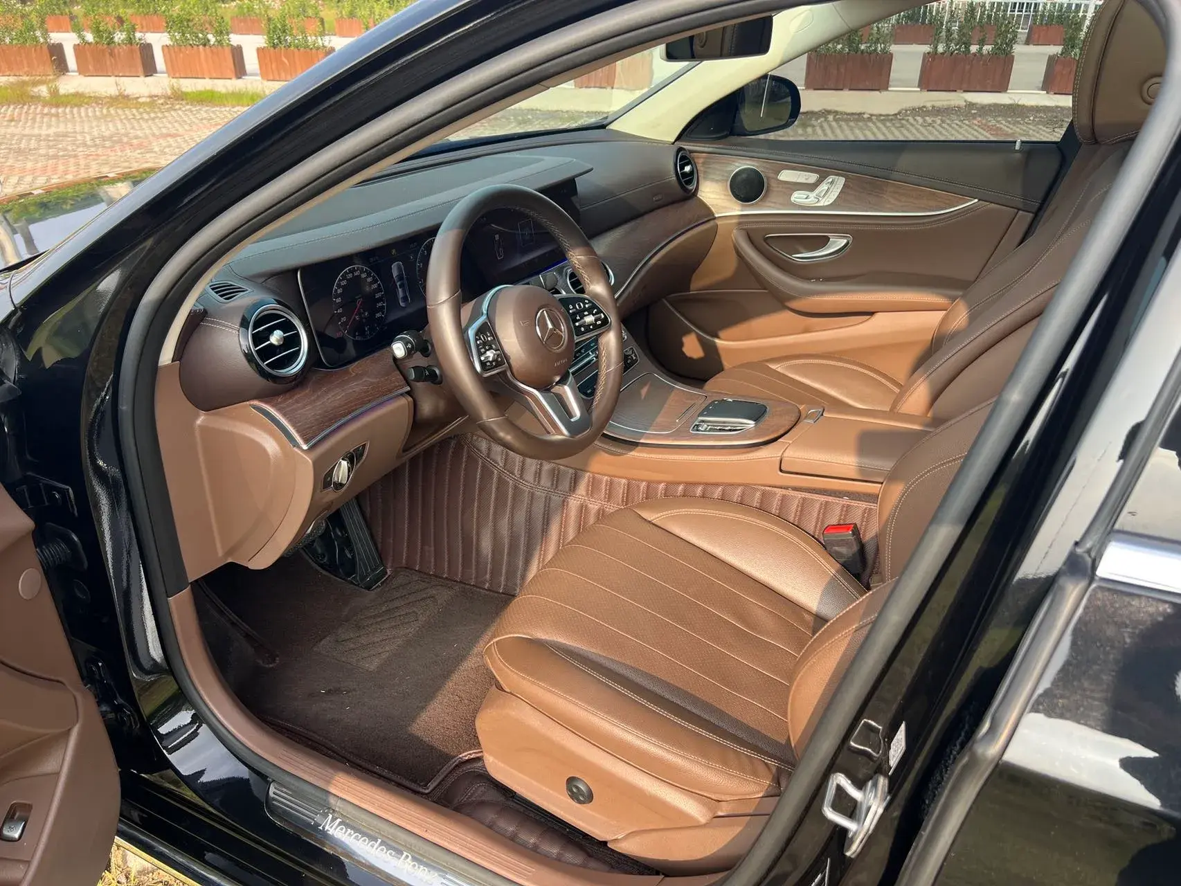 2020 MERCEDES-BENZ E thumbnail 4