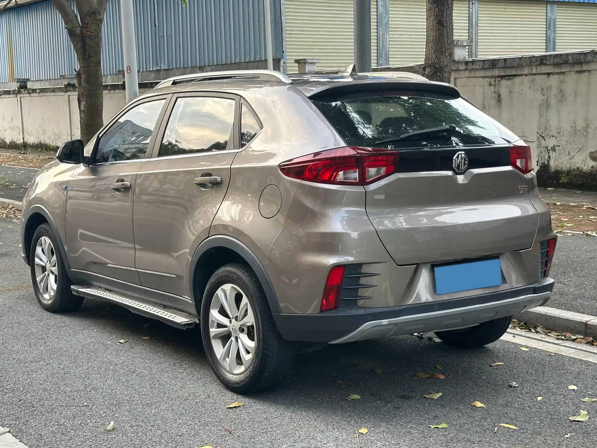 2017 MG GS thumbnail 4