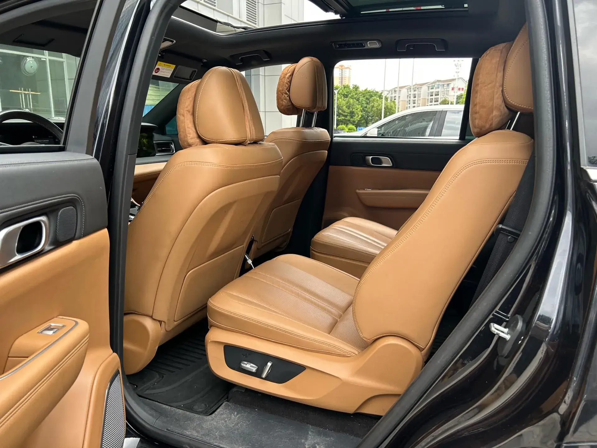 2020 LI ONE thumbnail 3