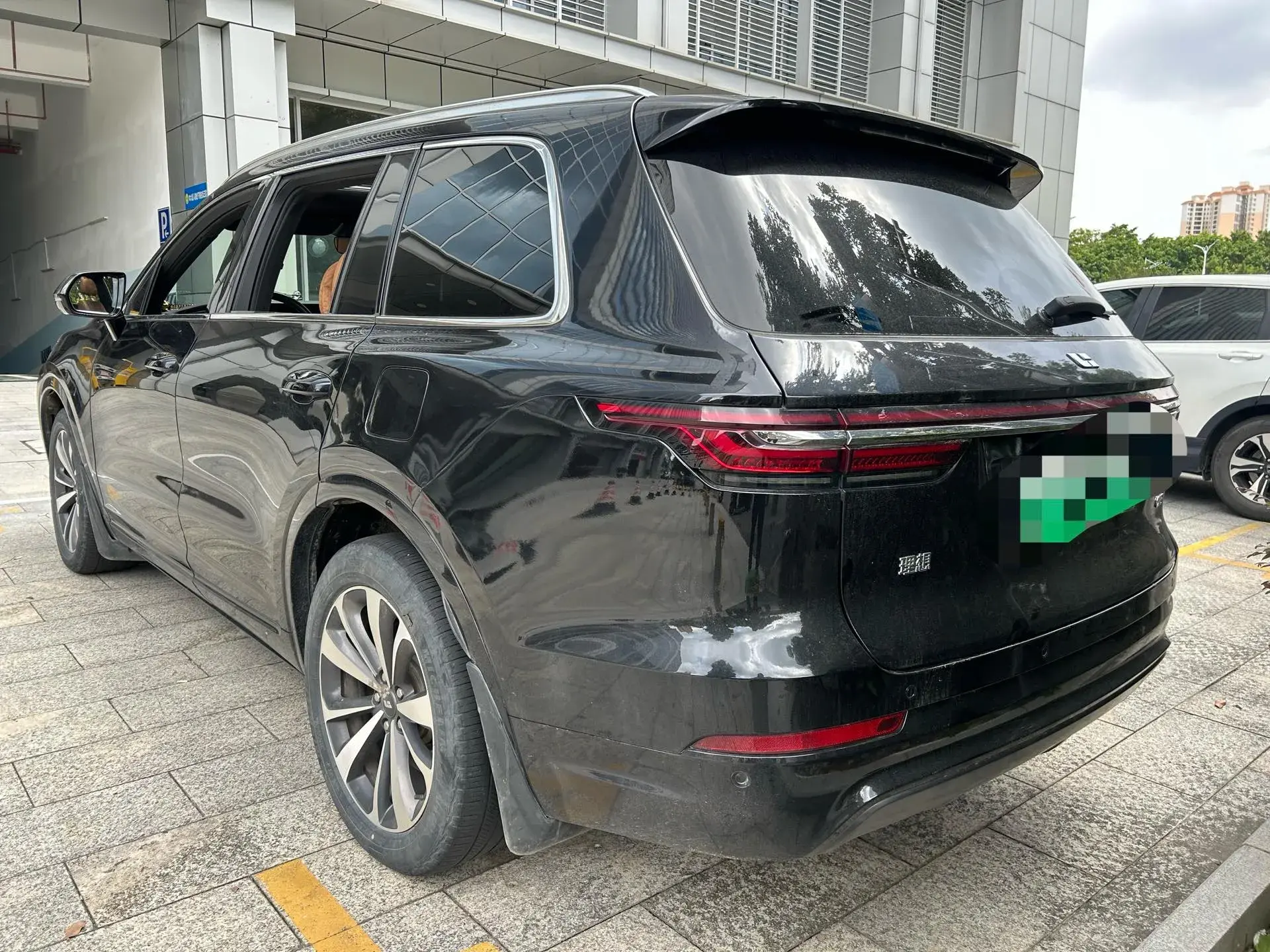 2020 LI ONE thumbnail 4