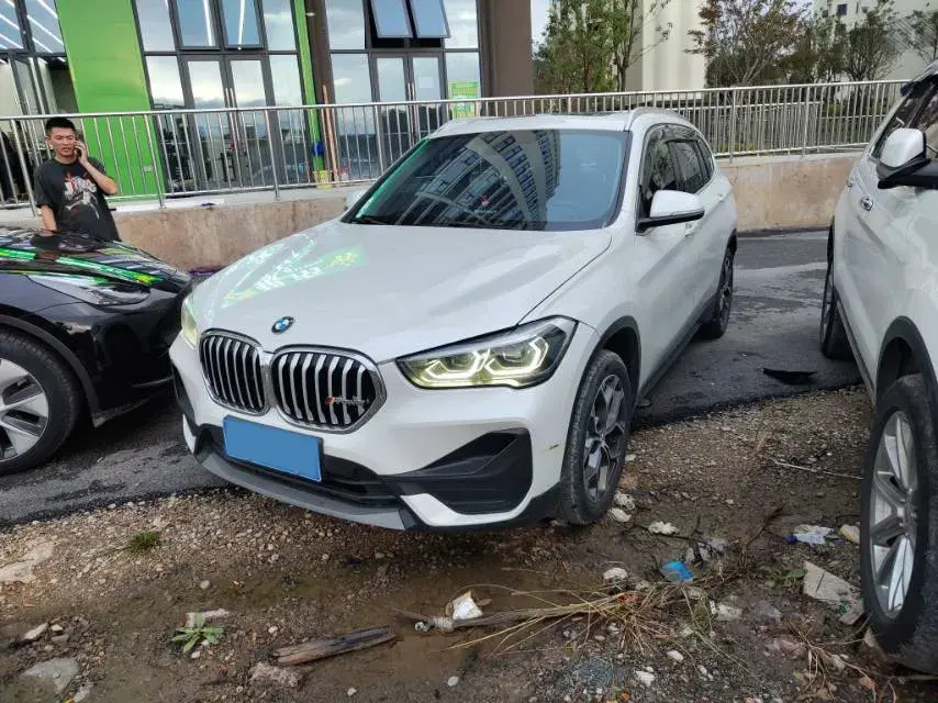 2021 BMW X1 view 1