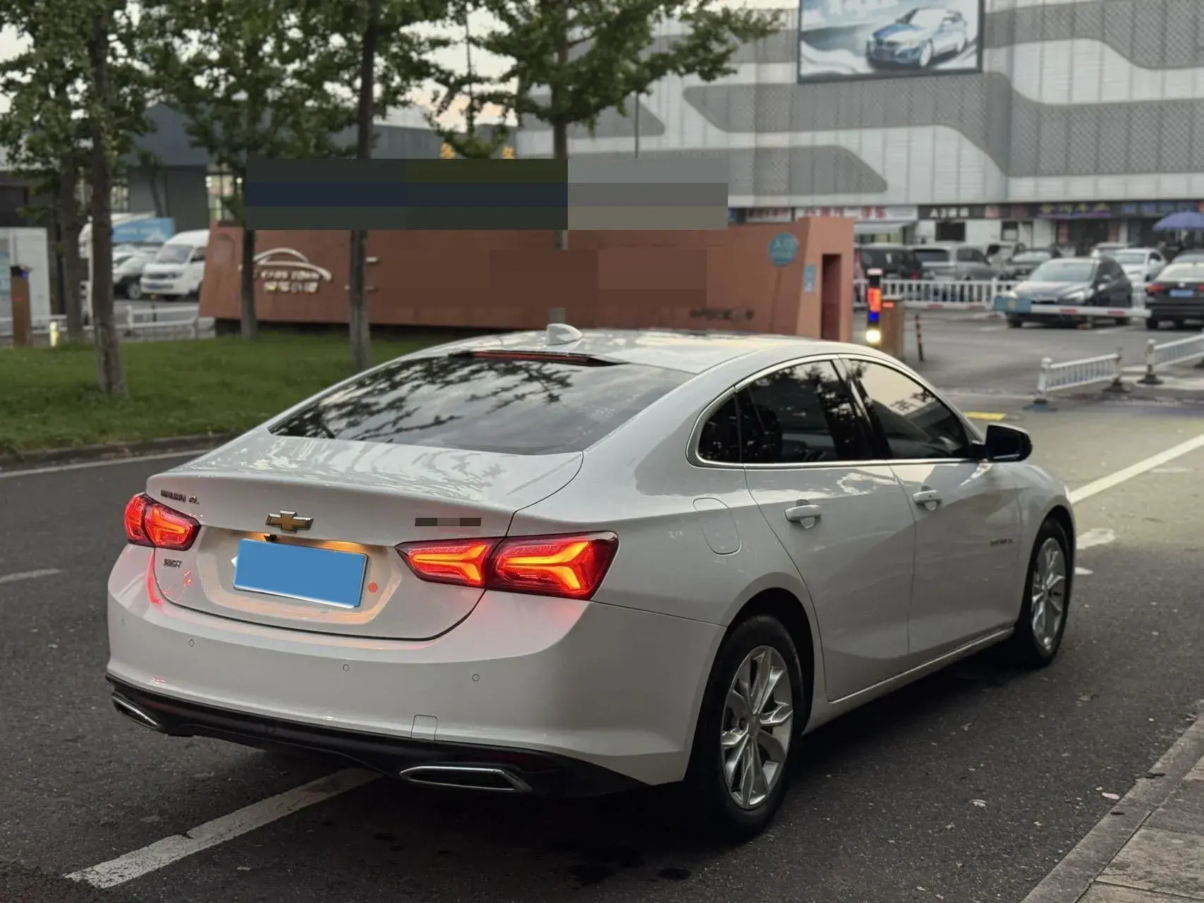 2019 CHEVROLET MALIBU thumbnail 4