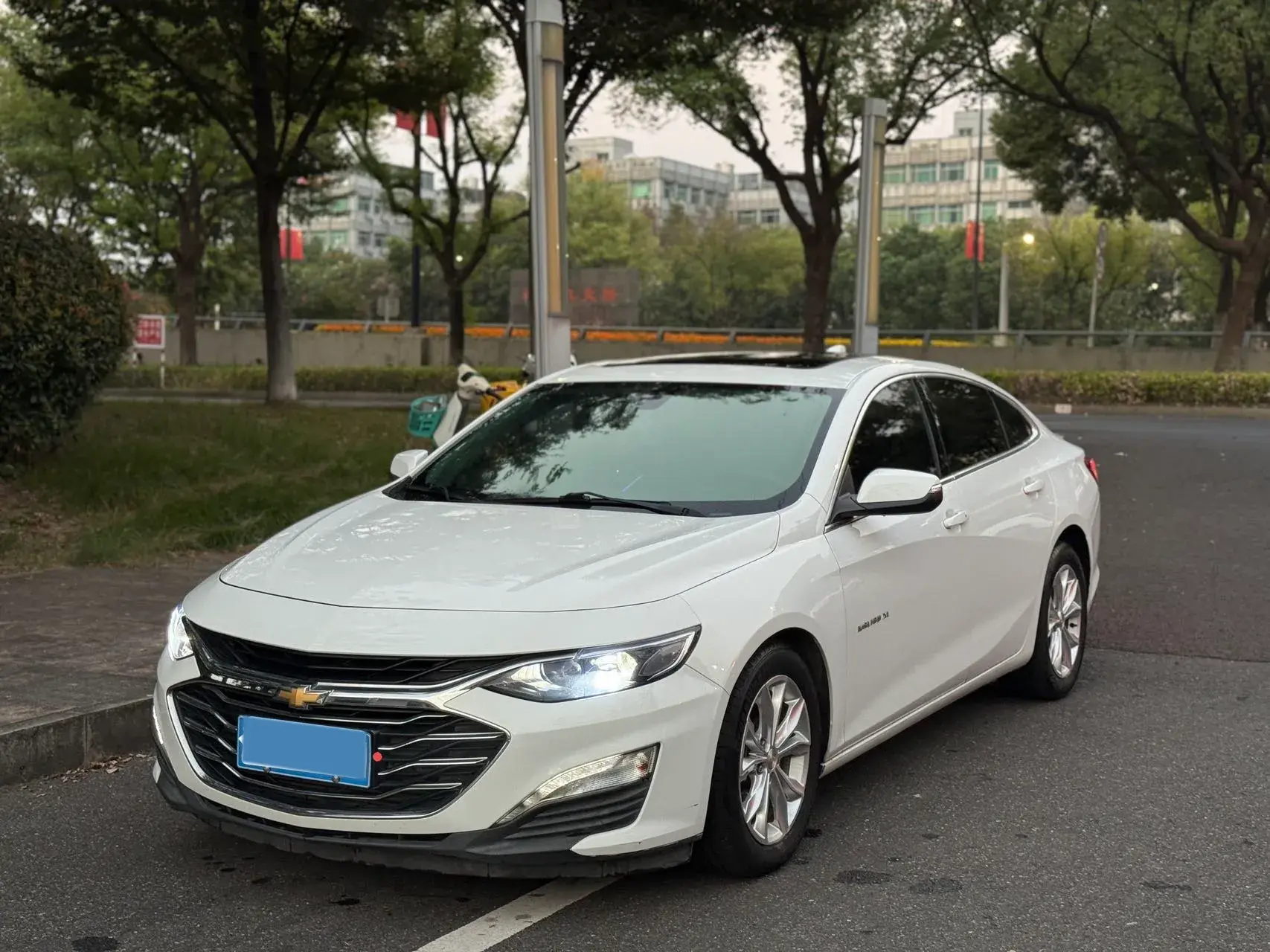 2019 CHEVROLET MALIBU view 1