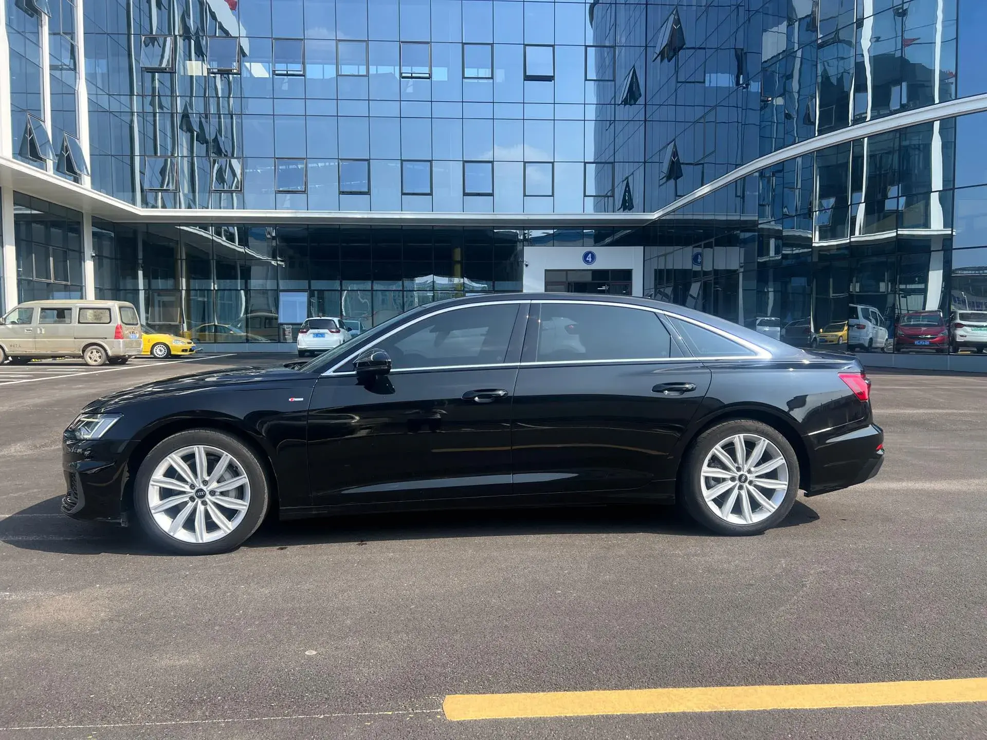 2022 AUDI A6L thumbnail 3