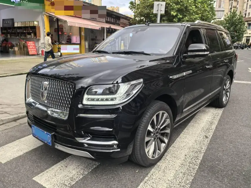 2018 LINCOLN NAVIGATOR view 1