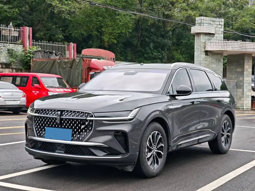 2023 LINCOLN NAUTILUS view 1