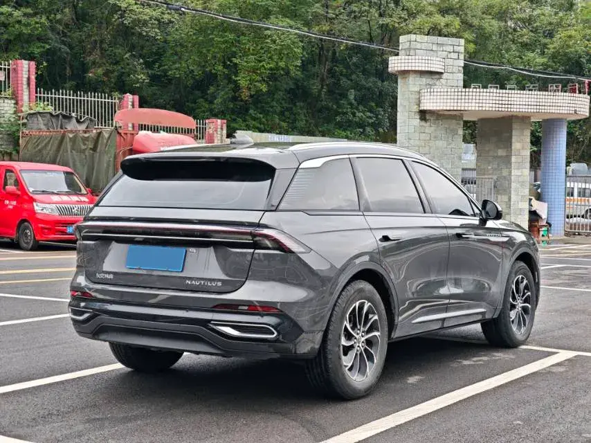 2023 LINCOLN NAUTILUS thumbnail 2