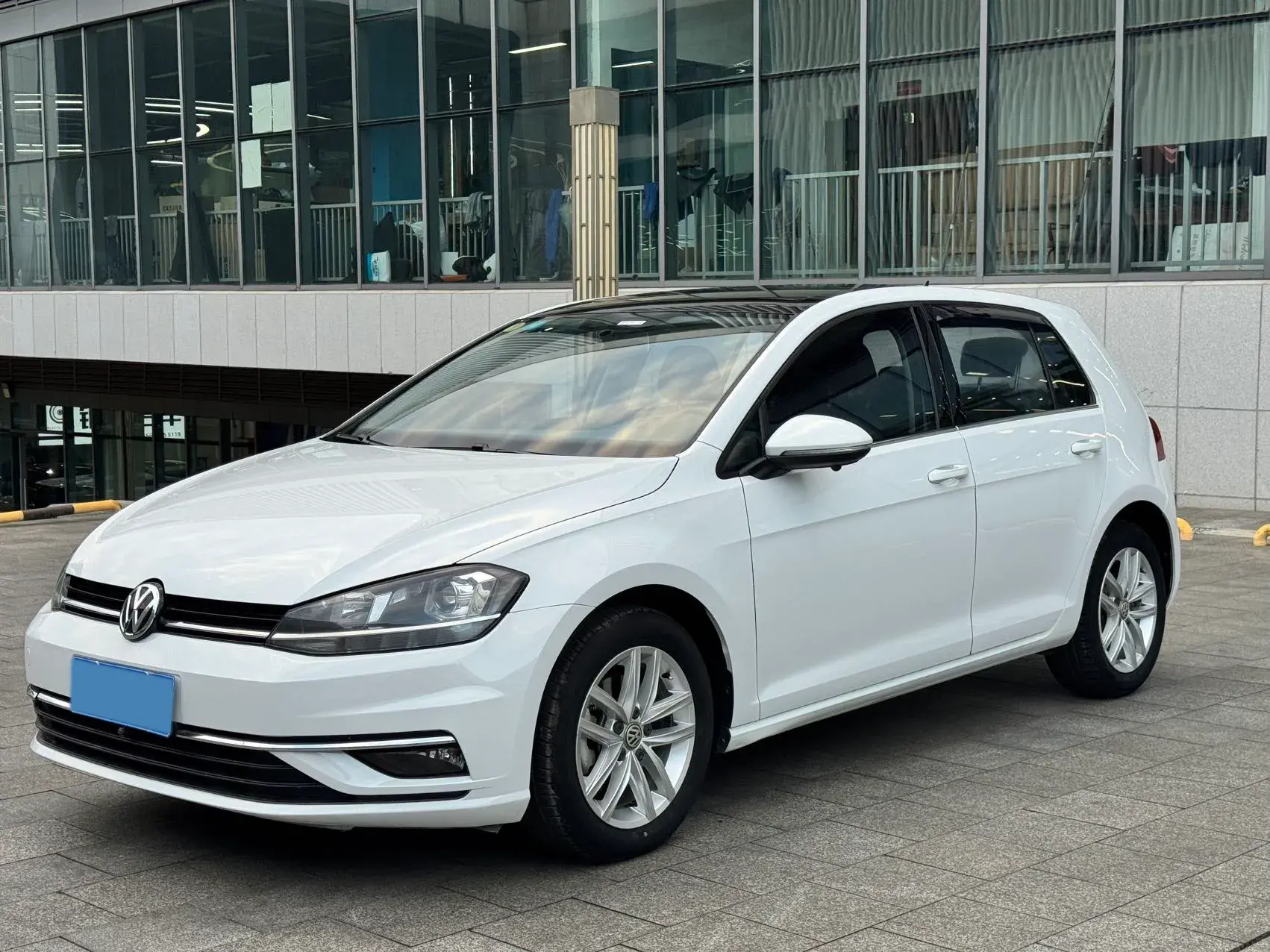 2018 VOLKSWAGEN GOLF view 1